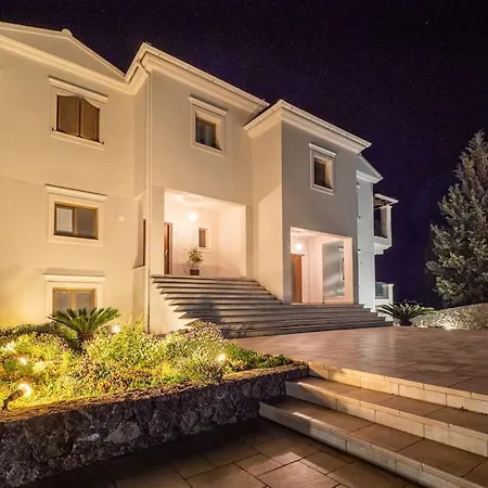 Vila Althea 1 Kompítsion